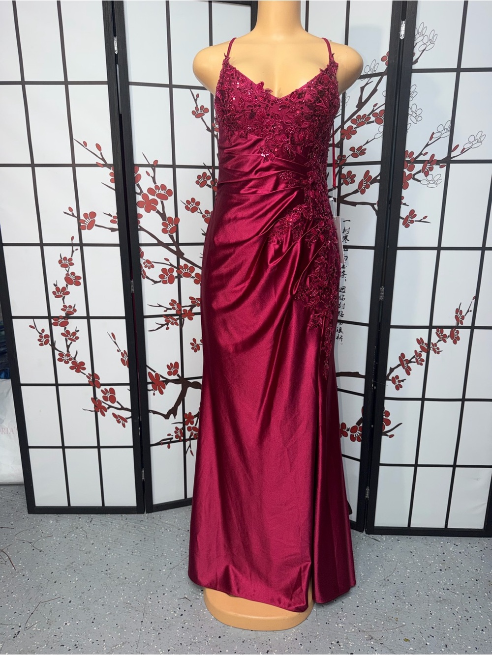 Spaghetti-Strap Burgundy Satin Prom Gown with Lace Appliqué